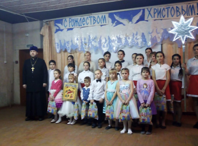 В пос. Садовый прошел традиционный концерт, посвященный празднику Рождества Христова