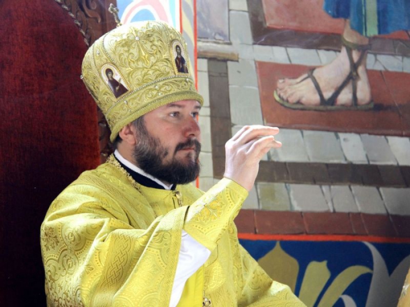 В день памяти святых благоверных князя Петра и княгини Февронии правящий Архиерей Шахтинской епархии епископ Симон возглавил Божественную литургию в Покровском соборе кафедрального города Шахты