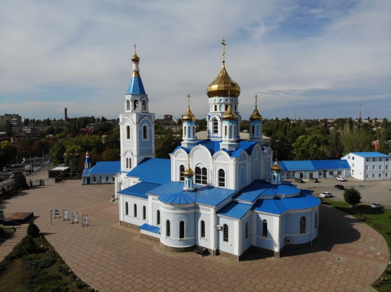 Во всех храмах города Шахты совершены молебны святым Петру и Февронии, покровителям семьи