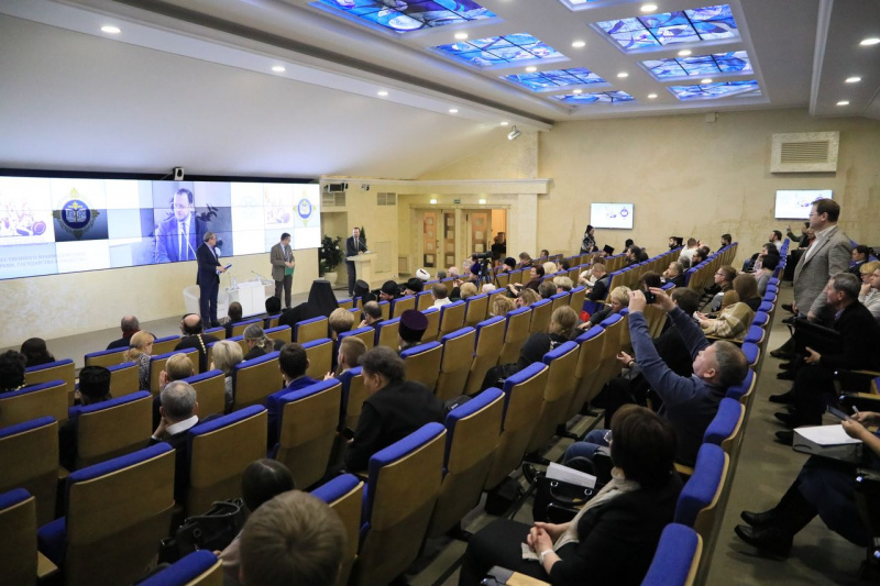 В Общественной палате РФ состоялось обсуждение вопросов взаимодействия Церкви с общественными палатами регионов России и государственными органами, представители Шахтинской епархии перенимают положительный опыт