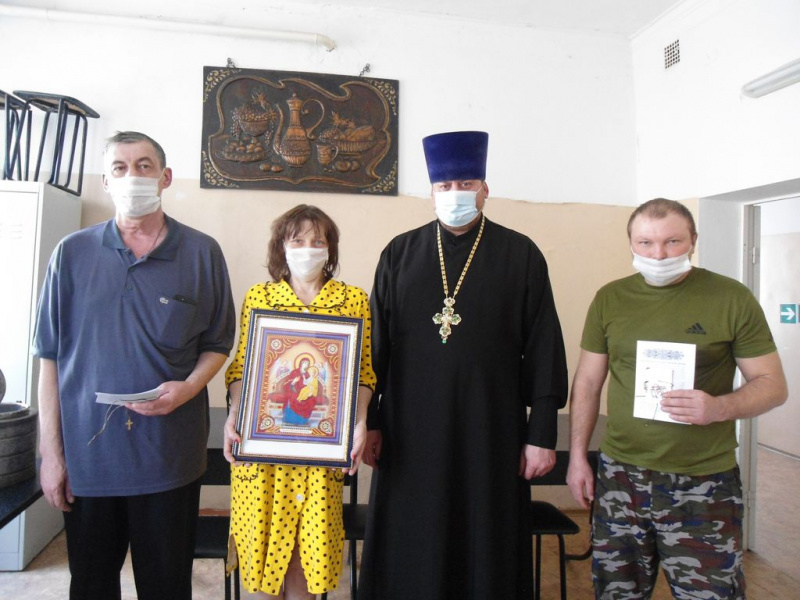 Протоиерей Вячеслав Лавлинский провел пастырскую беседу о вере, о молитве, о посте с пациентами наркологического отделения больницы № 2 города Каменск-Шахтинский