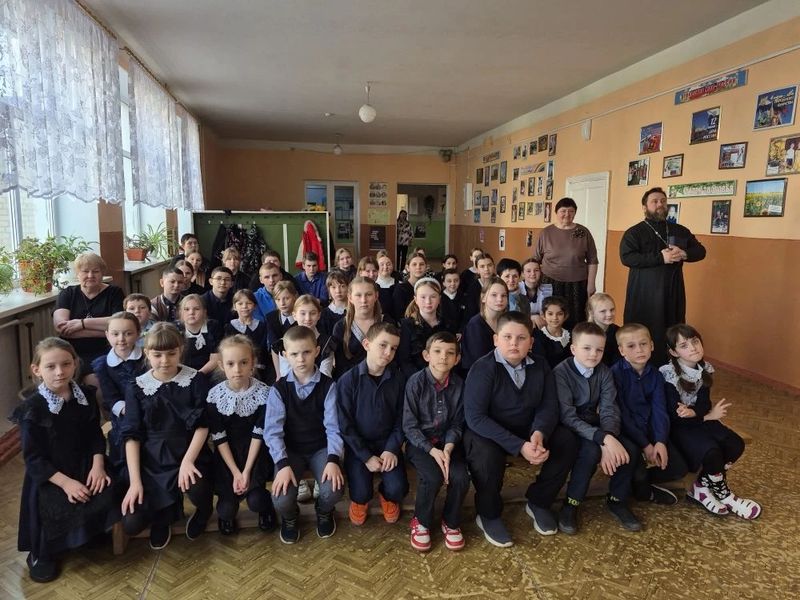 В школе хутора Малотокмацкий прошёл урок, посвящённый первой печатной книге на Руси