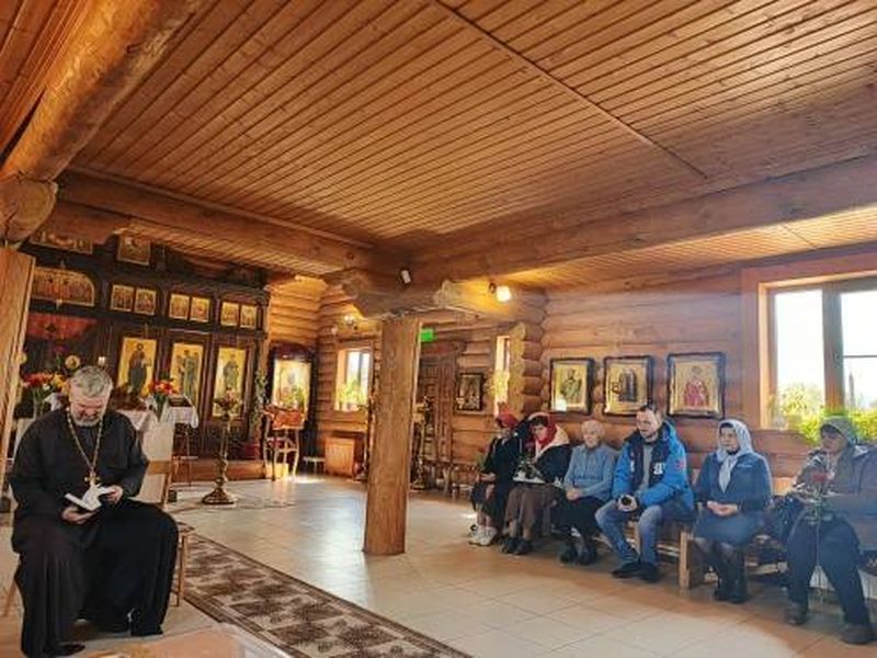 В храме апостола Андрея Первозванного прошло очередное занятие библейской группы