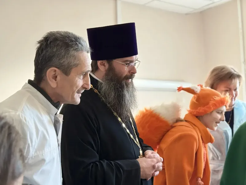 «Больничный театр» вновь в гостях у Шахтинской детской больницы