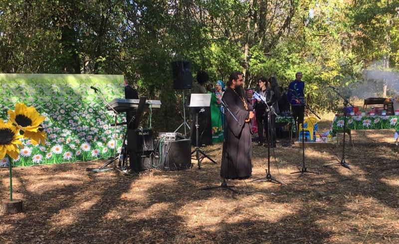 Иерей Андрей Коршунов поздравил жителей сл. Колушкино с Днем села