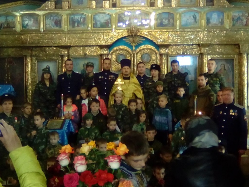 В день памяти праведного воина Федора Ушакова в храме Покрова Пресвятой Богородицы г. Шахты состоялся прием детей в казачью детско-молодёжную организацию «Донцы»