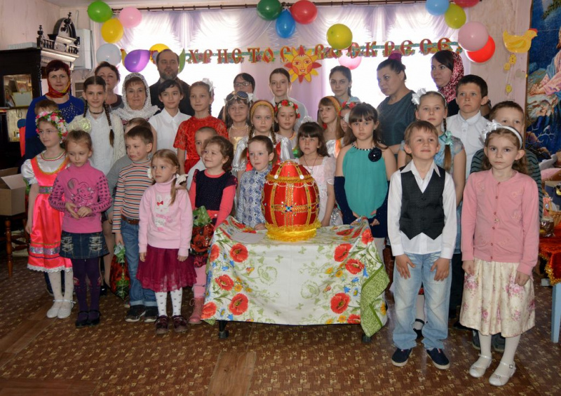 В Воскресной школе при Свято-Пантелеимоновском храме г. Миллерово состоялось праздничный концерт, посвященный Пасхе Христовой