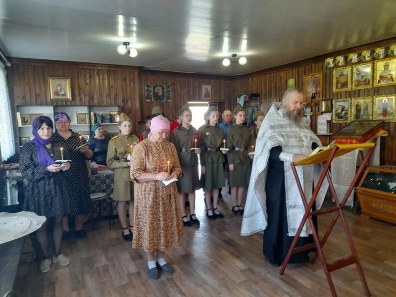 В храме хутора Пономарев отслужили молебен о воинах в День Победы