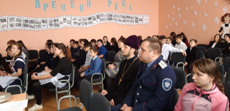Школьный проект «Наши земляки – участники Великой Отечественной войны» состоялся в ст. Каргинской Чернышевского округа. Мероприятие посетил иерей Александр Левчик