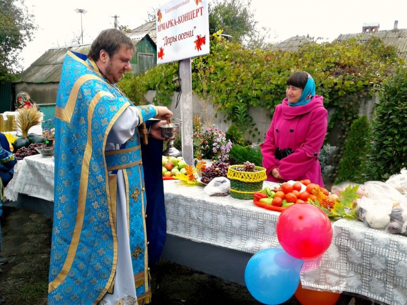 В храме святого Апостола Андрея Первозванного г.Миллерово состоялась ярмарка-концерт «Дары осени»