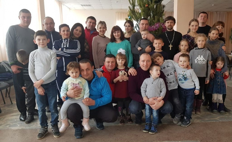 Протоиерей Андрей Поздняков поздравил молодые семьи станицы Бессергеневской с Рождеством Христовым