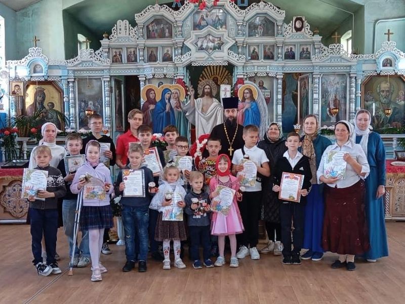 В храме Архистратига Михаила состоялось торжественное награждение юных художников