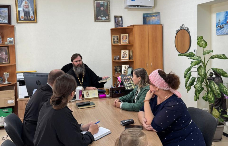 Благочинный Александровск-Грушевского округа провел совещание с своими помощниками по профильным направлениям служения