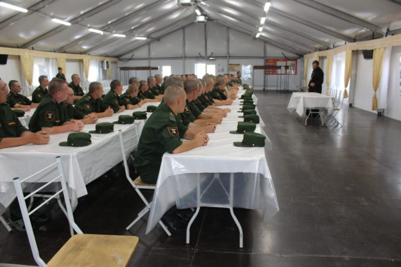 Состоялась встреча иерея Сергия Липень и личного состава 163 танкового полка