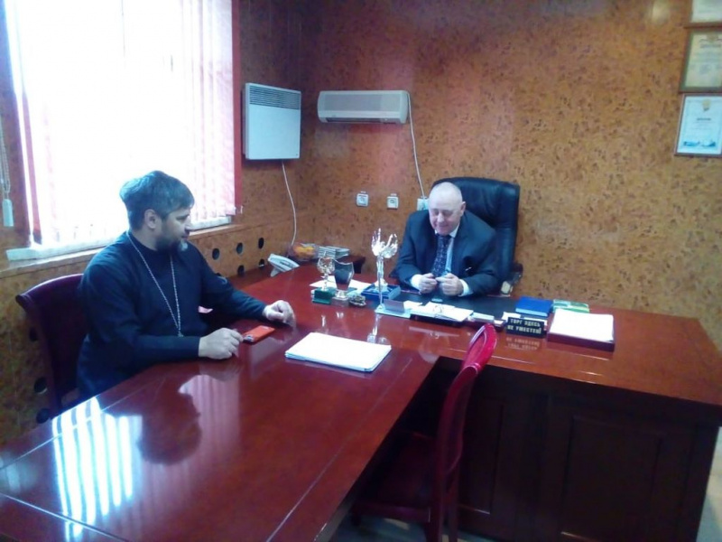 Иерей Сергий Столяров провел рабочую встречу с генеральным директором компании «Региональные дороги» Г.Н. Охонько