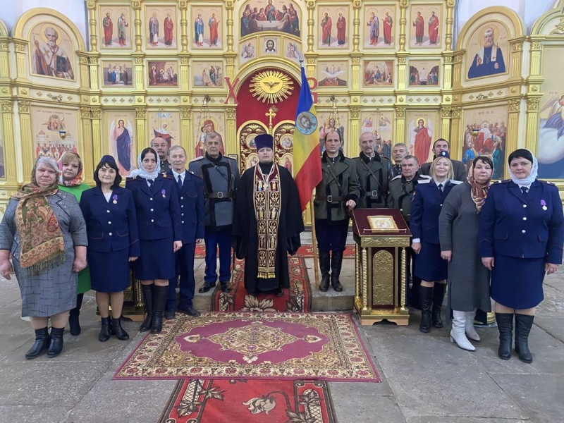 В Успенском храме станицы Калитвенской состоялось торжественное принятие казачьей присяги