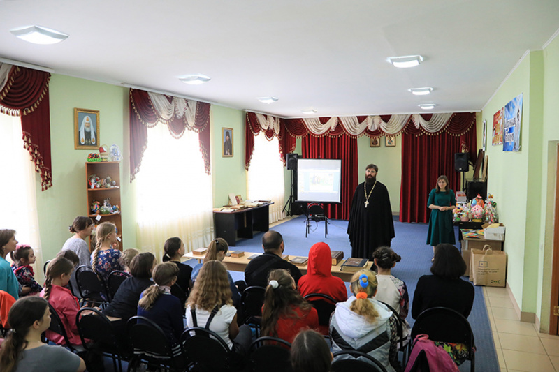 Для воспитанников воскресной школы и их родителей при соборе Покрова Пресвятой Богородицы г. Шахты прошло мероприятие, посвященное Дню славянской письменности и культуры