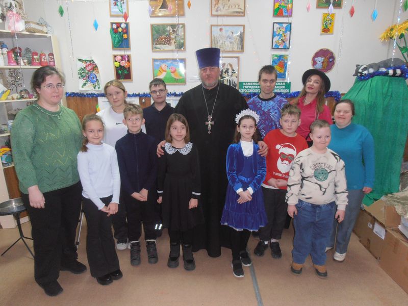 В Каменске-Шахтинском поздравили людей с инвалидностью с наступающим Рождеством