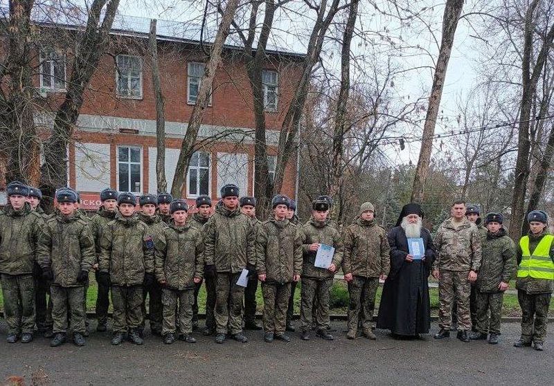 Военнослужащие Идрицко-Берлинской дивизии посетили храм святой Татианы поселка Персиановского