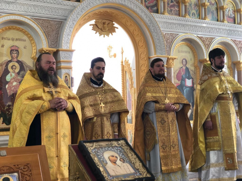 В день памяти святителя Иоанна Златоуста в Донецке состоялось соборное богослужение священнослужителей Донецкого и Тарасовского благочиний