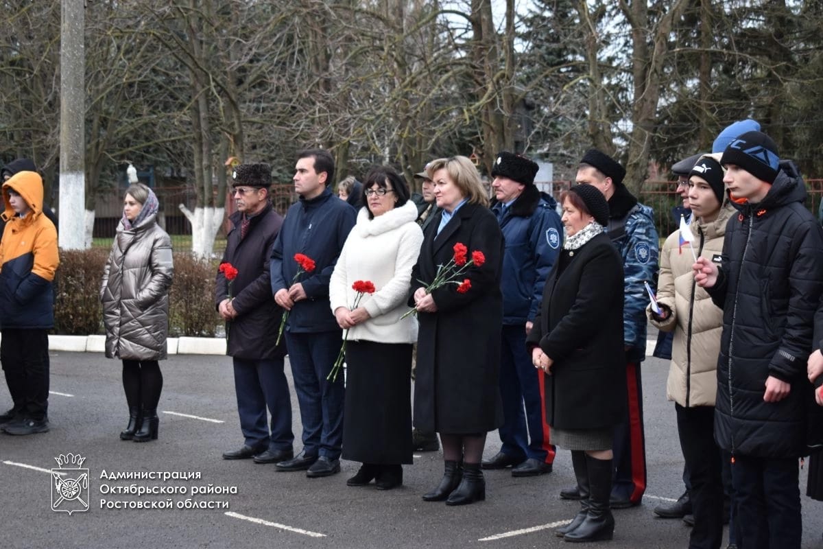 Школе №23 поселка Красногорняцкий присвоено имя Героя Социалистического  труда Валентина Кирилловича Поваренкина | Шахтинская епархия | Донская  митрополия