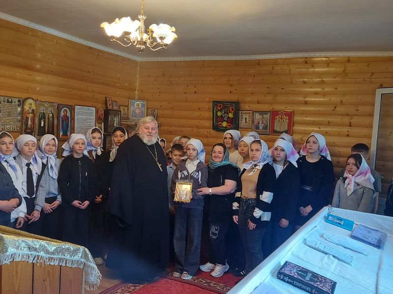 Урок, посвященный столетию со дня блаженной кончины святителя Тихона, патриарха Всероссийского, прошел для старшеклассников казачьей Привольненской школы   