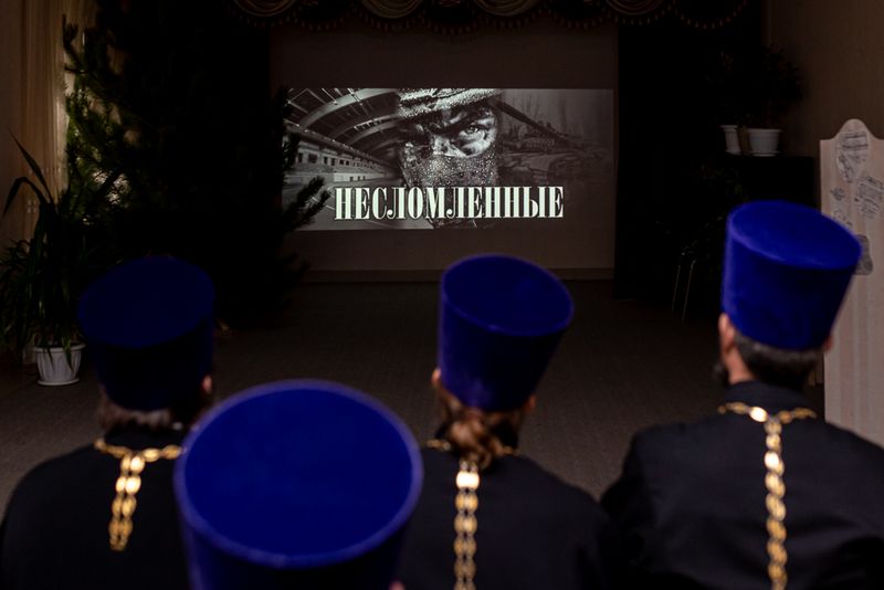 Духовенство Александровск-Грушевского округа посмотрело и обсудило фильм «Несломленные»