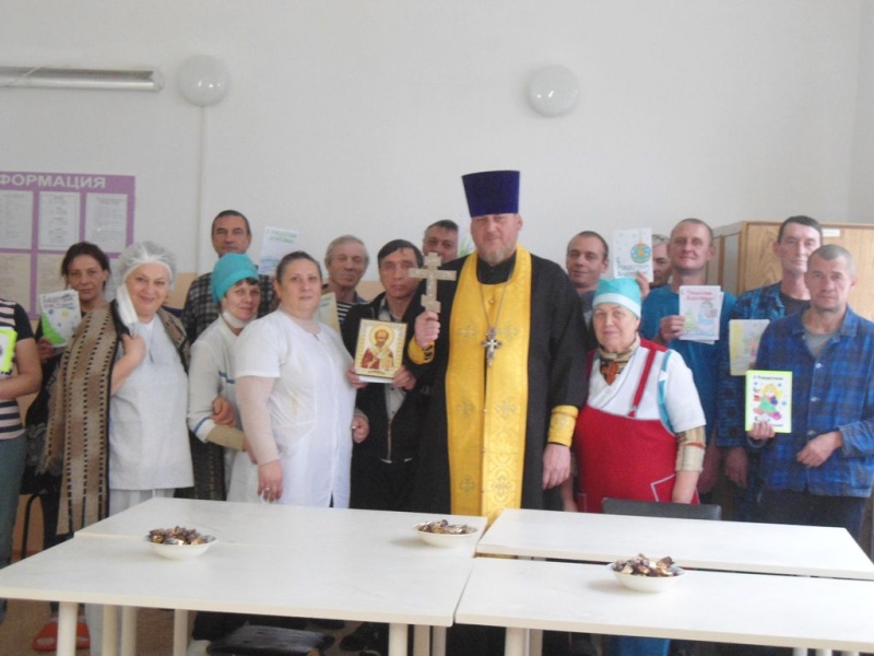 В дни Рождественского поста священник посетил пациентов туберкулезного диспансера города Каменск-Шахтинский