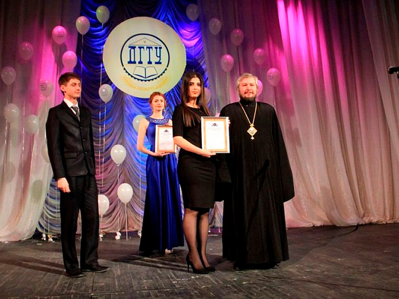 Преосвященнейший епископ Симон принял участие в праздновании дня российского студенчества и вручил архиерейские грамоты активным студентам за участие в мероприятиях кафедры Православная культура и теология ИСОиП филиала ДГТУ в г. Шахты