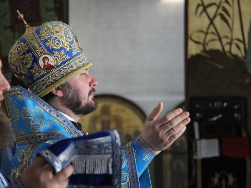 В праздник Похвалы Пресвятой Богородицы Преосвященнейший епископ Симон совершил Литургию в соборе кафедрального города Шахты