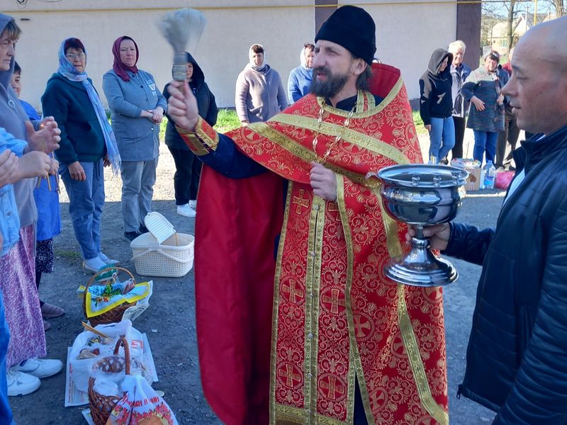 Освящение пасхальных куличей в хуторах Табунщиково, Владимировка, Большая Федоровка и Горненском психоневрологическом интернате