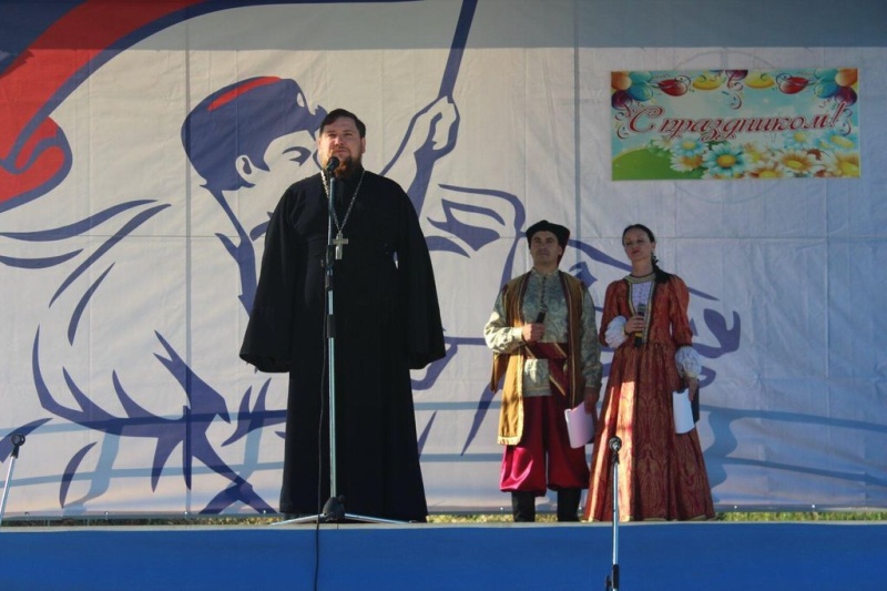 Иерей Владимир Татаркин поздравил гундоровчан с Днем станицы