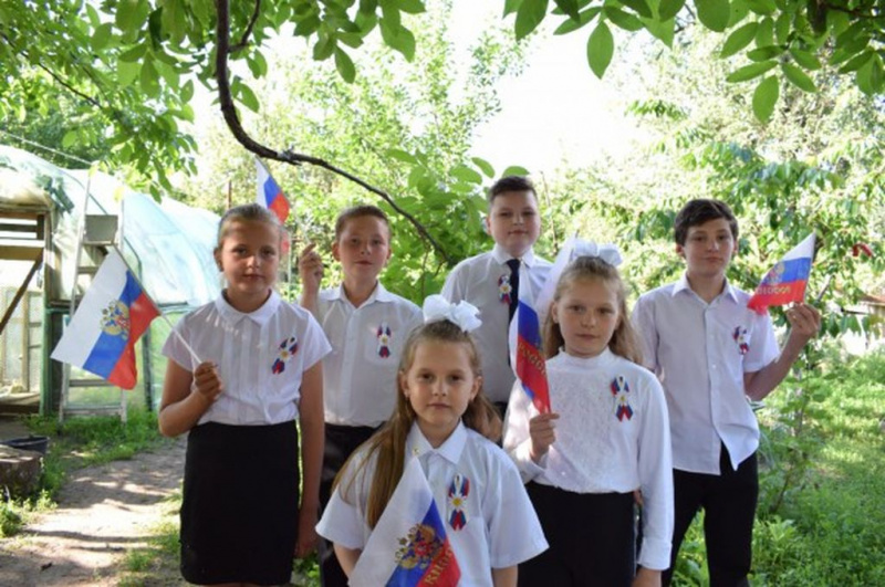 Учащиеся воскресной «Благовест» при храме храма Архистратига Михаила пос. Каменоломни  приняли участие в вокальном челлендже «Гимн России»