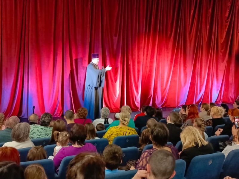 Подарок к Рождеству от Новошахтинского драматического театра