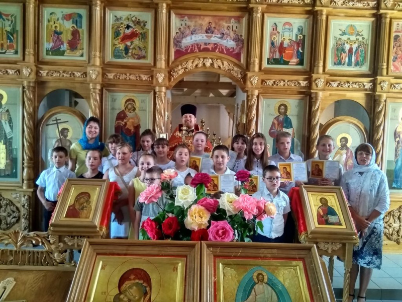 В воскресной школе «Светочъ» г. Новошахтинска состоялось торжественное вручение свидетельств об окончании обучения