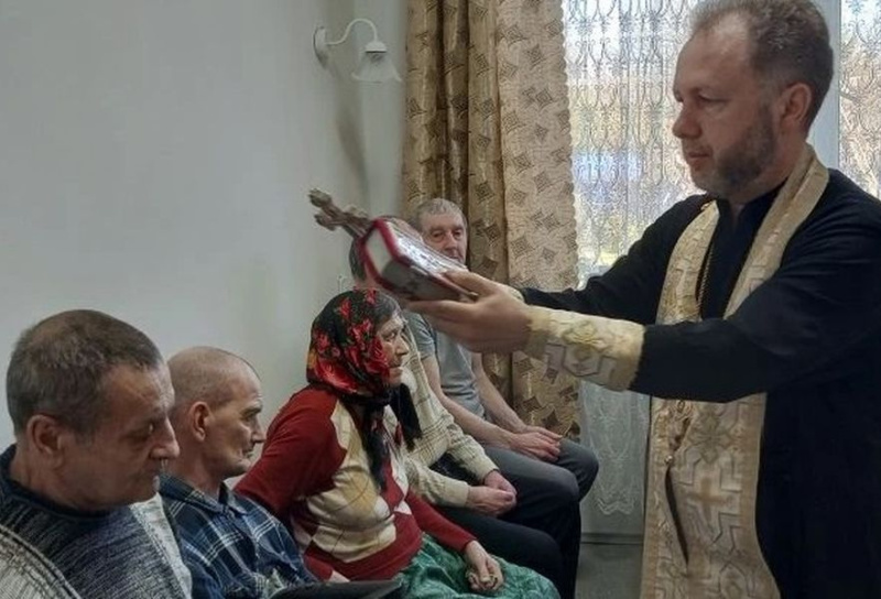 В доме престарелых посёлка Садовый прошла пасхальная встреча