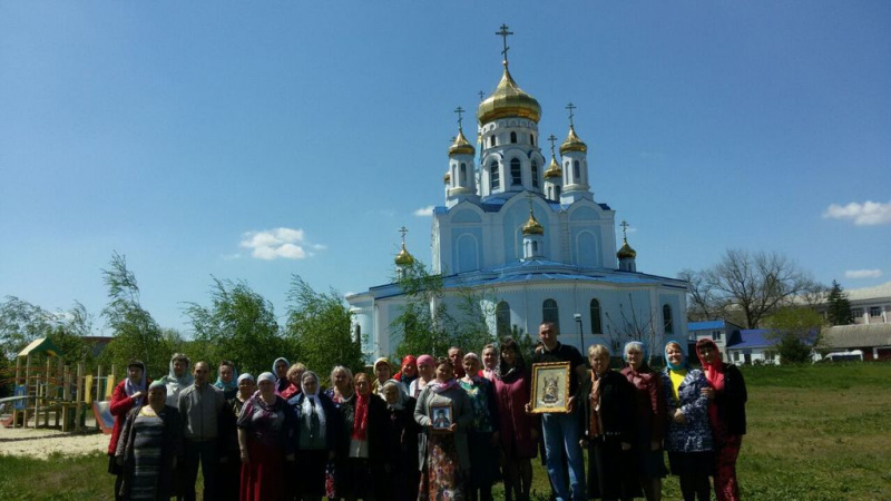 В минувшую субботу донецкие паломники посетили Покровский собор города Шахты, куда из Севастополя был доставлен ковчег с частицей мощей святителя Луки, архиепископа Симферопольского и Крымского
