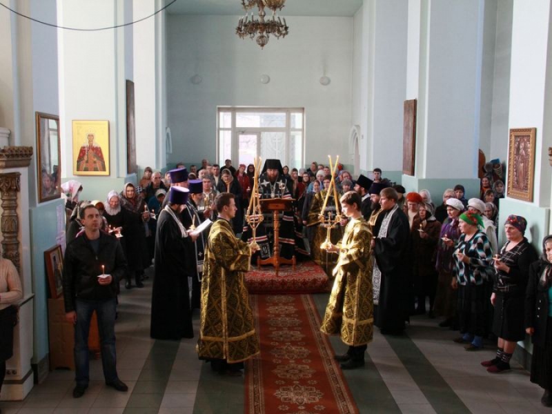 В четверг первой седмицы Великого поста епископ Игнатий совершил Великое повечерие в Покровском храме г.Каменск-Шахтинский