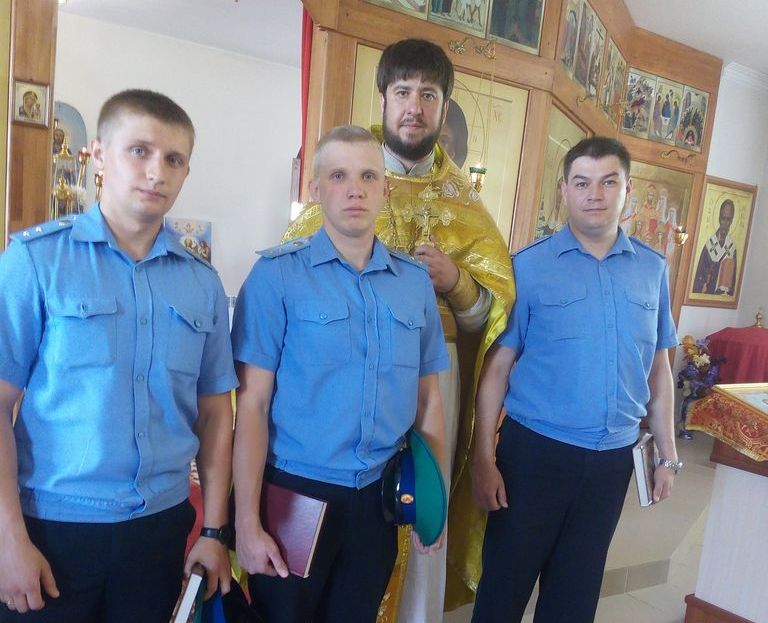Пограничники управления ФСБ России посетили богослужение в храме святой блаженной Матроны Московской г. Донецка ко дню 100-летия со дня образования Пограничных войск