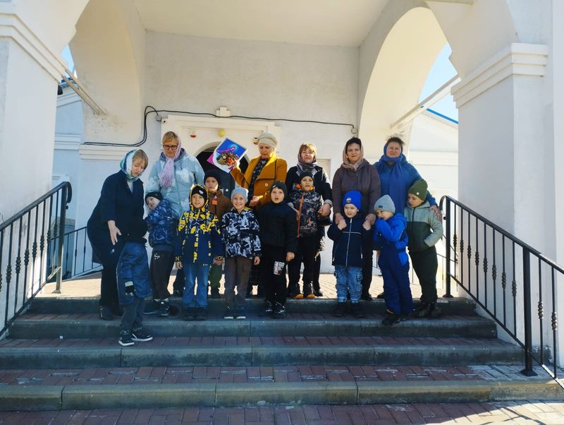 Под Покровом Пресвятой Богородицы
