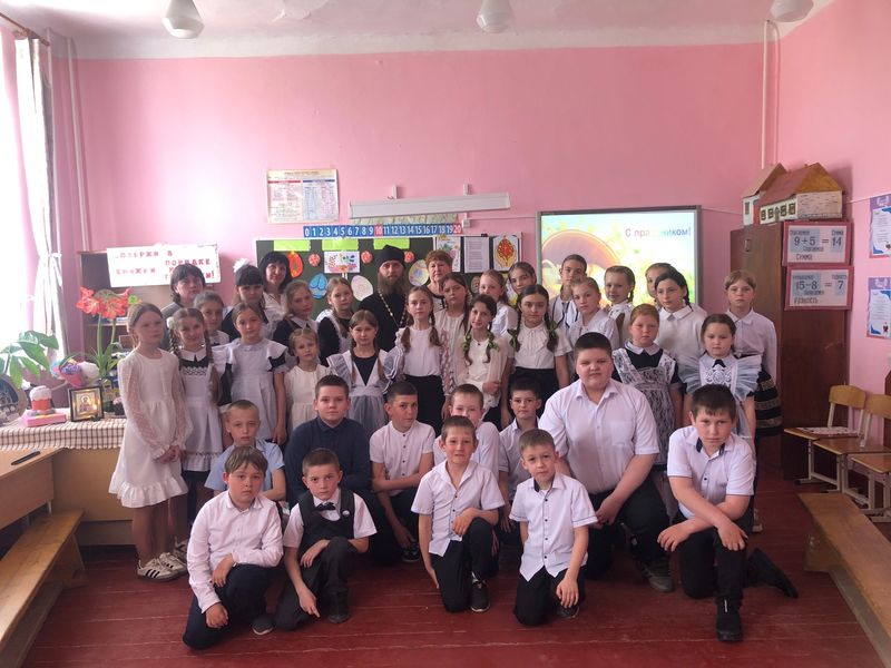 В школе слободы Дегтево прошло мероприятие «Пасха пахнет миром»