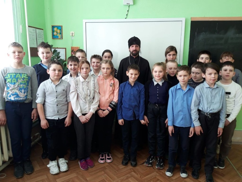 Иеромонах Арсений (Алимов) провел урок по предмету «Основы Православной культуры» для учащихся 4 класса