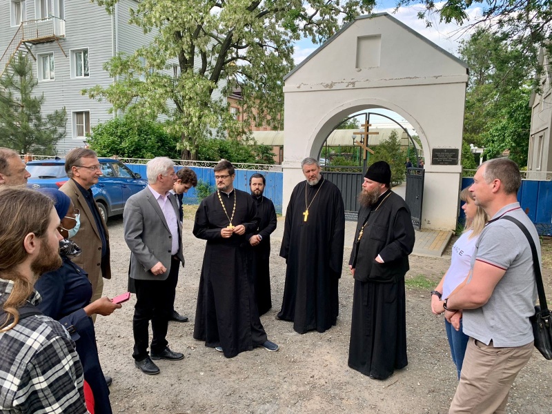 Делегация международных христианских организаций ознакомилась с помощью беженцам в Шахтинской епархии