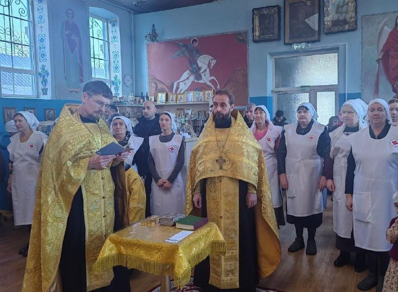 Традиционный молебен сестер милосердия о благословении добрых дел на предстоящий год состоялся в храме Архистратига Михаила посёлка Каменоломни