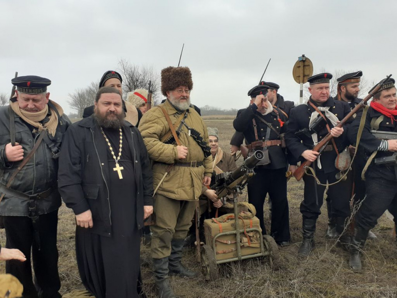 Учащиеся Воскресной школы храма святителя Тихона Задонского ст. Кривянской посетили казачьи мероприятия, посвященные В.М. Чернецову
