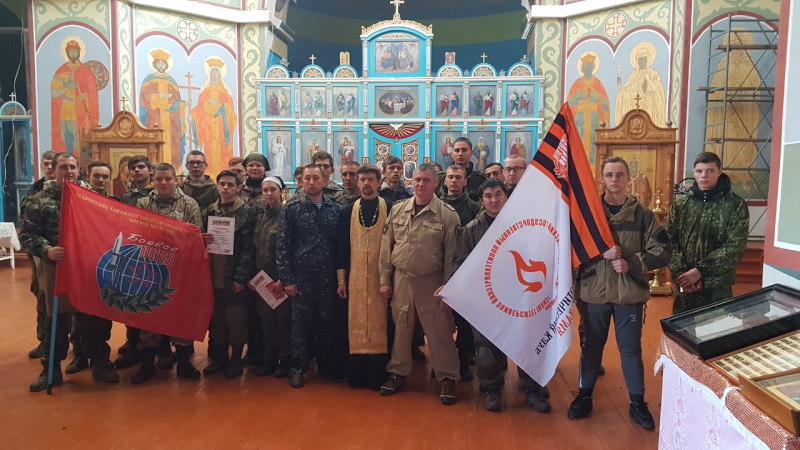 Военно-патриотический центр «Пламя» ЮРГПУ (НПИ) провел казачий военный 30-километровый переход от ст. Бессергеневской к ст. Мелиховской, участников напутствовал протоиерей Андрей Поздняков