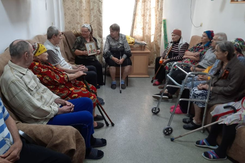 Беседа о смирении и стойкости в вере прошла в доме престарелых поселка Садовый