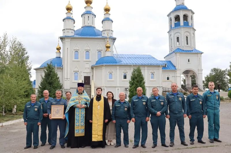 В Донском храме Новошахтинска почтили память иконы Божией Матери «Неопалимая Купина»