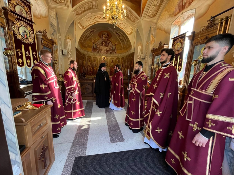 Преосвященнейший епископ Симон совершил Литургию по чину святого апостола Иакова