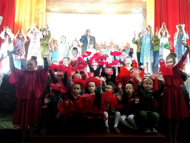 Торжественный концерт, посвященный 80-летию победы в Великой Отечественной войне, прошел в ДК поселка Таловый